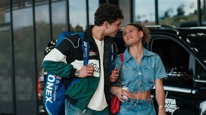 Blake Shelton’s Girlfriend: Who is Blake Shelton Dating?