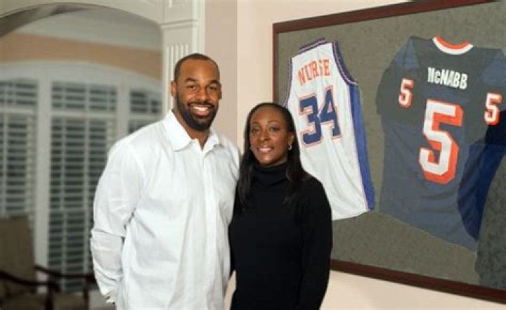 Who is Donovan McNabb Dating – Donovan McNabb's Wife & Exes