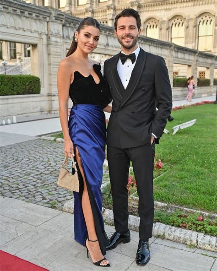 Gamze Ozcelik’s Boyfriend: Who is Gamze Ozcelik Dating?