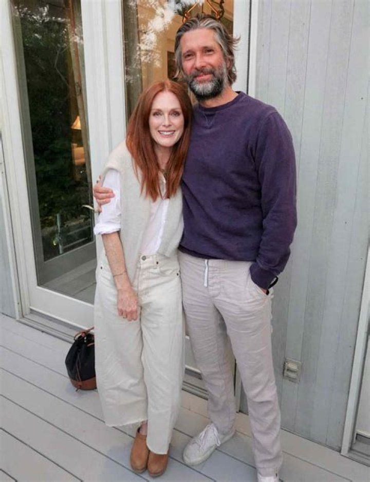 Julianne Moore’s Husband: Who is Julianne Moore Dating?