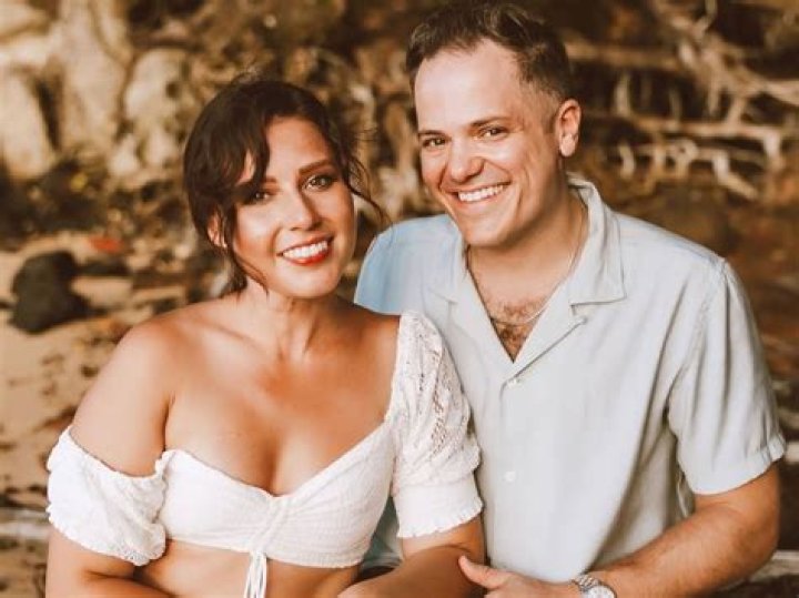 Katie Lowes’s Husband: Who is Katie Lowes Dating?