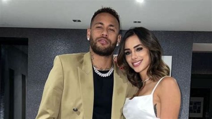 Neymar’s Girlfriend: Who is Neymar Dating?