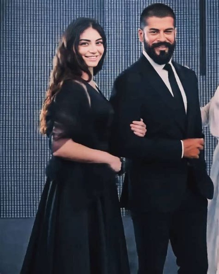 Ozge Yagiz’s Boyfriend: Who is Ozge Yagiz Dating?