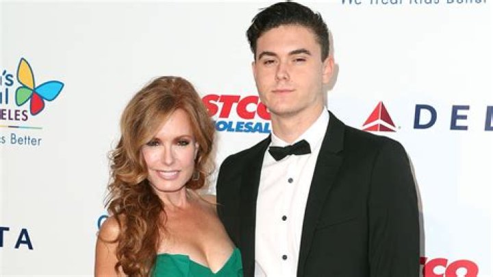 Who is Tracey E. Bregman Dating – Tracey E. Bregman's Boyfriend & Exes